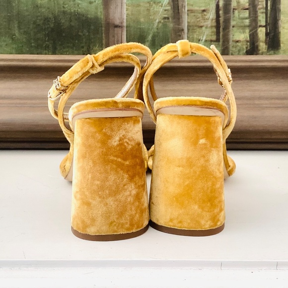 Sam Edelman Kia Block Heels Yellow Velvet Sandals Ankle Strap Buckle Size 8.5 - Picture 4 of 12